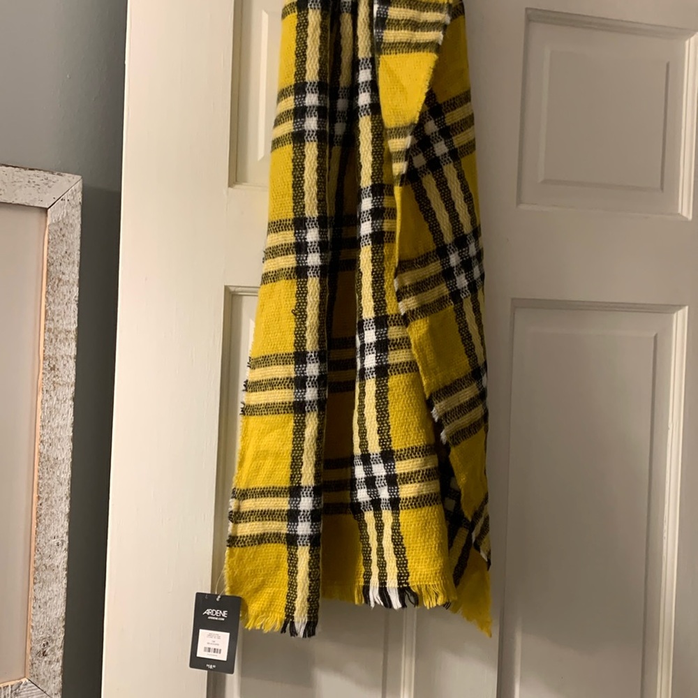 Ardene oversized scarf! NWT!!